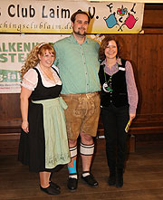 Das Laimer Prinzenpaar mit Sabine Sedgwick, Chefin im Wirtshaus am Bavariapark (re.) (©Foto. Martin Schmitz)